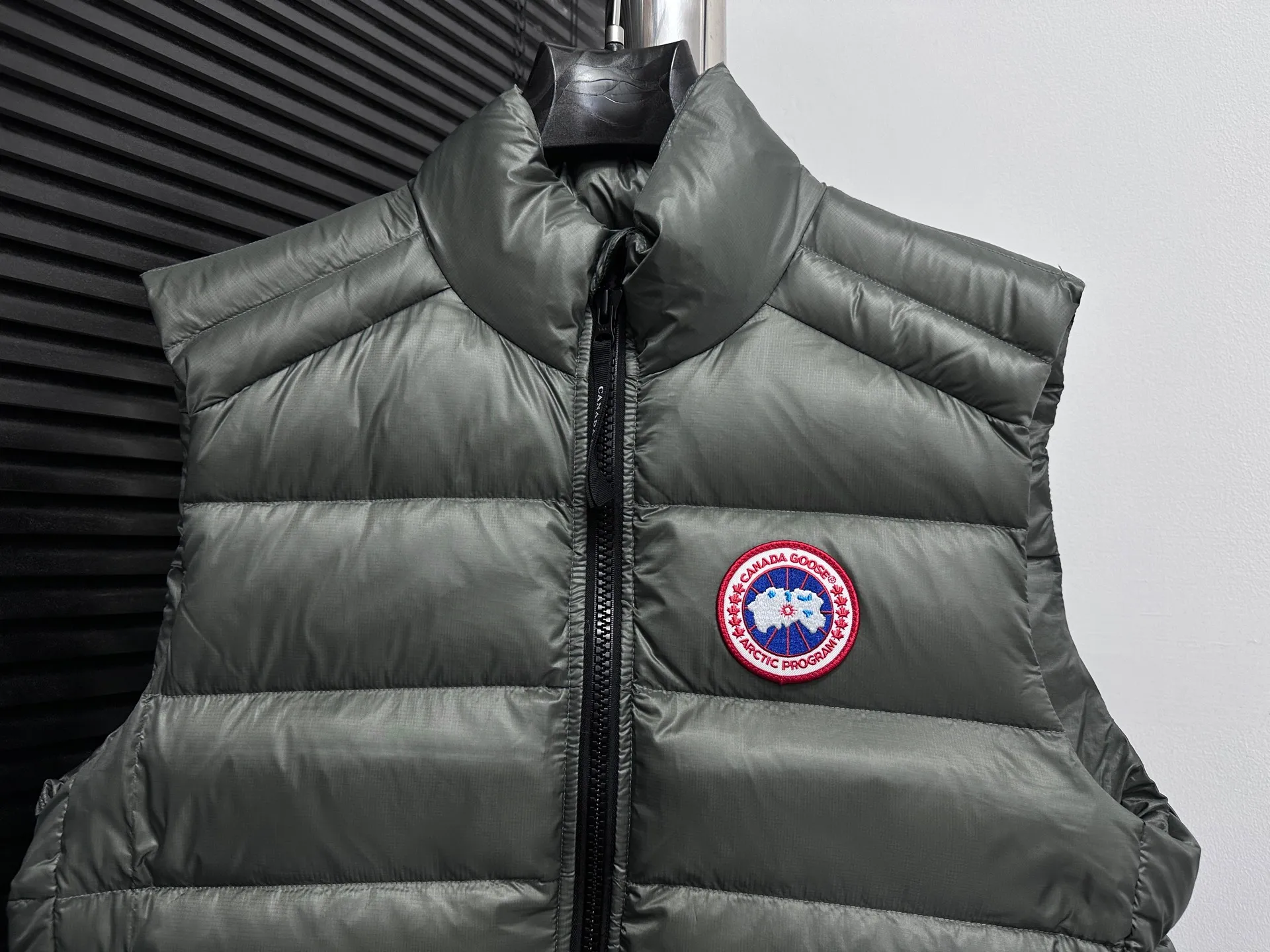 P560 [Canada Goose] CROFTON light down vest R water-repellent treatment Winall windproof fabric 700-fill down capacity Original molding Detailed production The upper body effect is stunning Exclusively available on the Xiaohongshu purchasing platform The highest version on the market Code number: XS-XXL